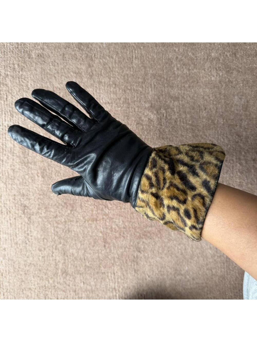 Women's Black and Multi Glov